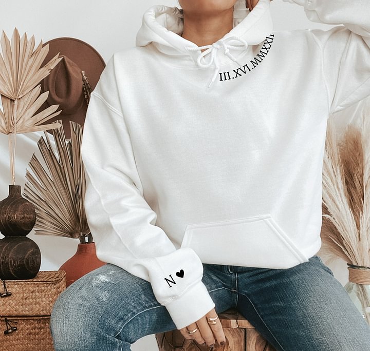🔥大人気セール🔥 カスタム刺繍日付ローマ数字Tシャツ、スウェットシャツ、フーディー(2点購入で送料無料)