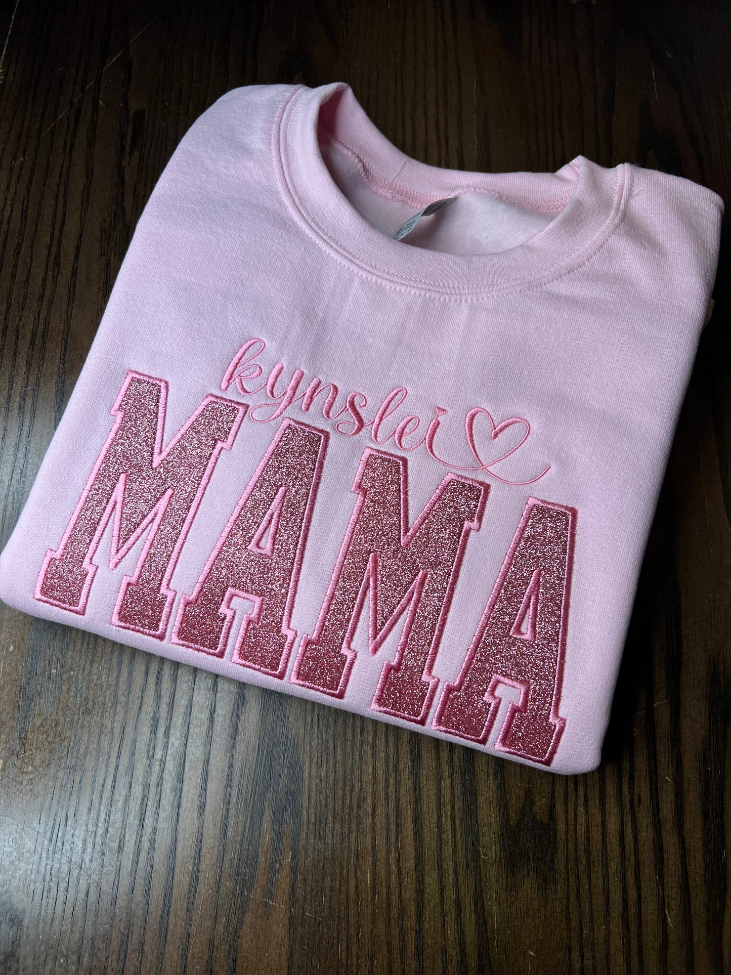 キラキラ輝く「MAMA」スパンコール刺繍セーター ✨ママへの特別な贈り物に最適