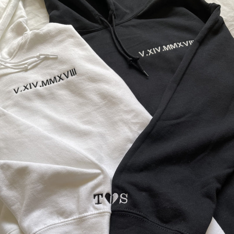 パーソナライズされたローマ数字の刺繍入りスウェットシャツ
