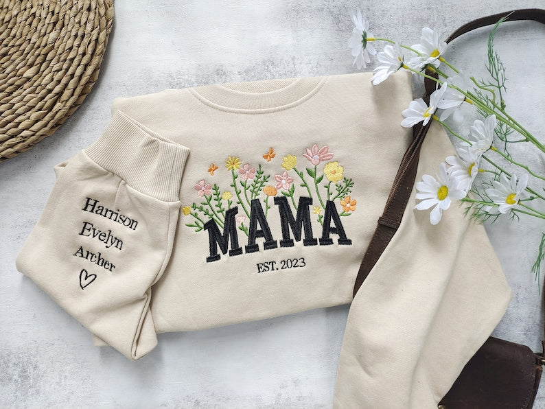 カスタム刺繍「MAMA」フラワースウェット(お子様名入れ対応)