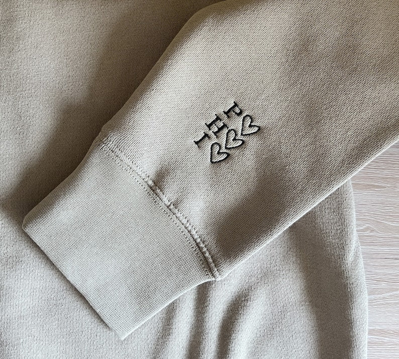 「愛は袖に宿る」刺繍入りパーカー✨ ~子供の名前入り・母の日スペシャルギフト