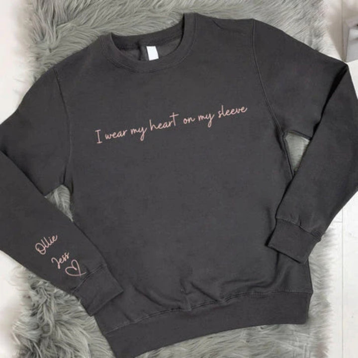 ✨ オリジナル刺繍「愛は袖に宿る」Tシャツ/スウェット/パーカー ✨ 〜袖にお名前入り・完全オーダーメイド〜