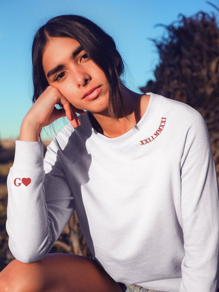 🔥大人気セール🔥 カスタム刺繍日付ローマ数字Tシャツ、スウェットシャツ、フーディー(2点購入で送料無料)
