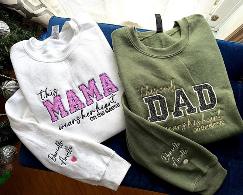 母の愛を袖に刺繍 - カスタム刺繍Tシャツ&クルーネックパーカー 母の日ギフト