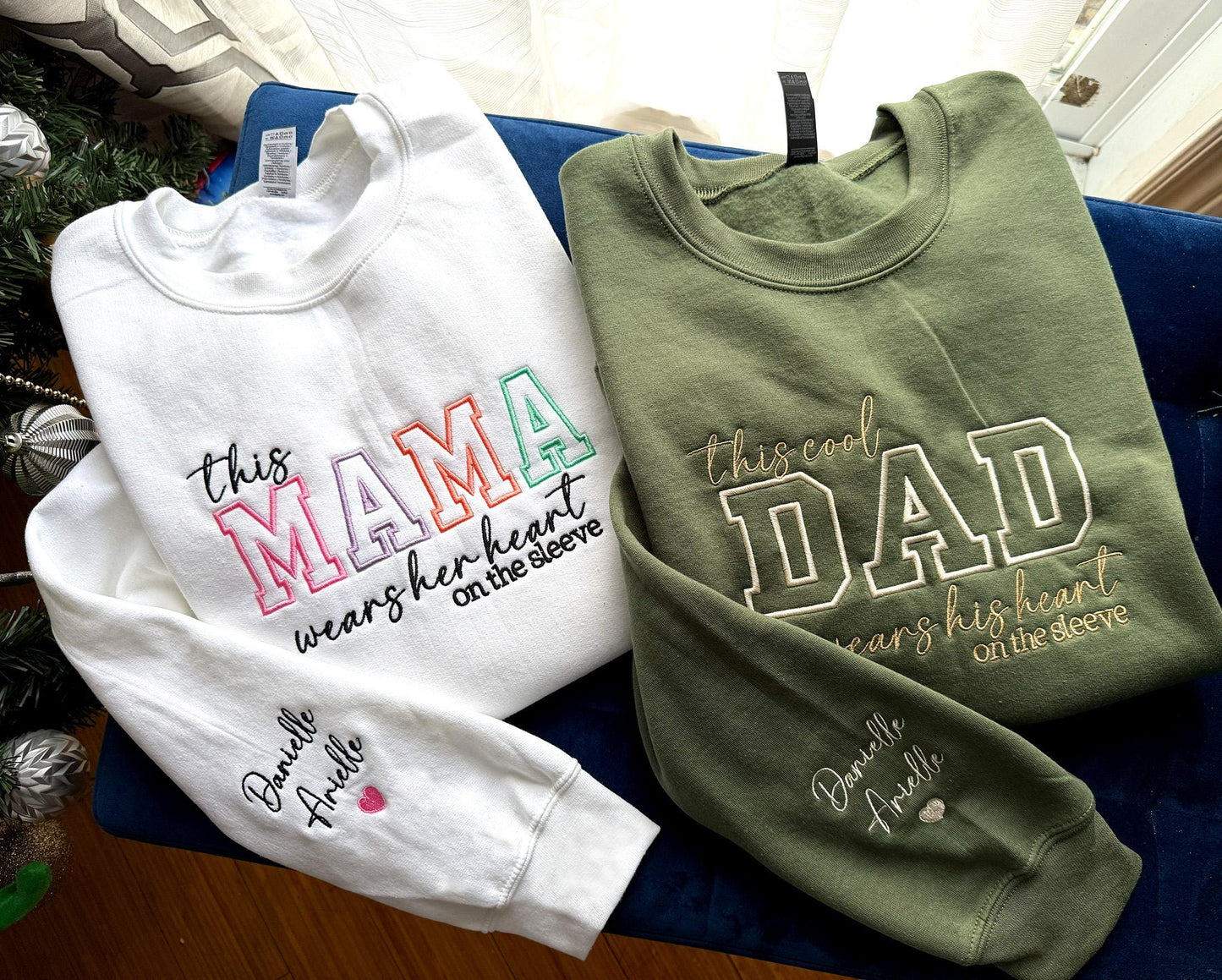 母の愛を袖に刺繍 - カスタム刺繍Tシャツ&クルーネックパーカー 母の日ギフト