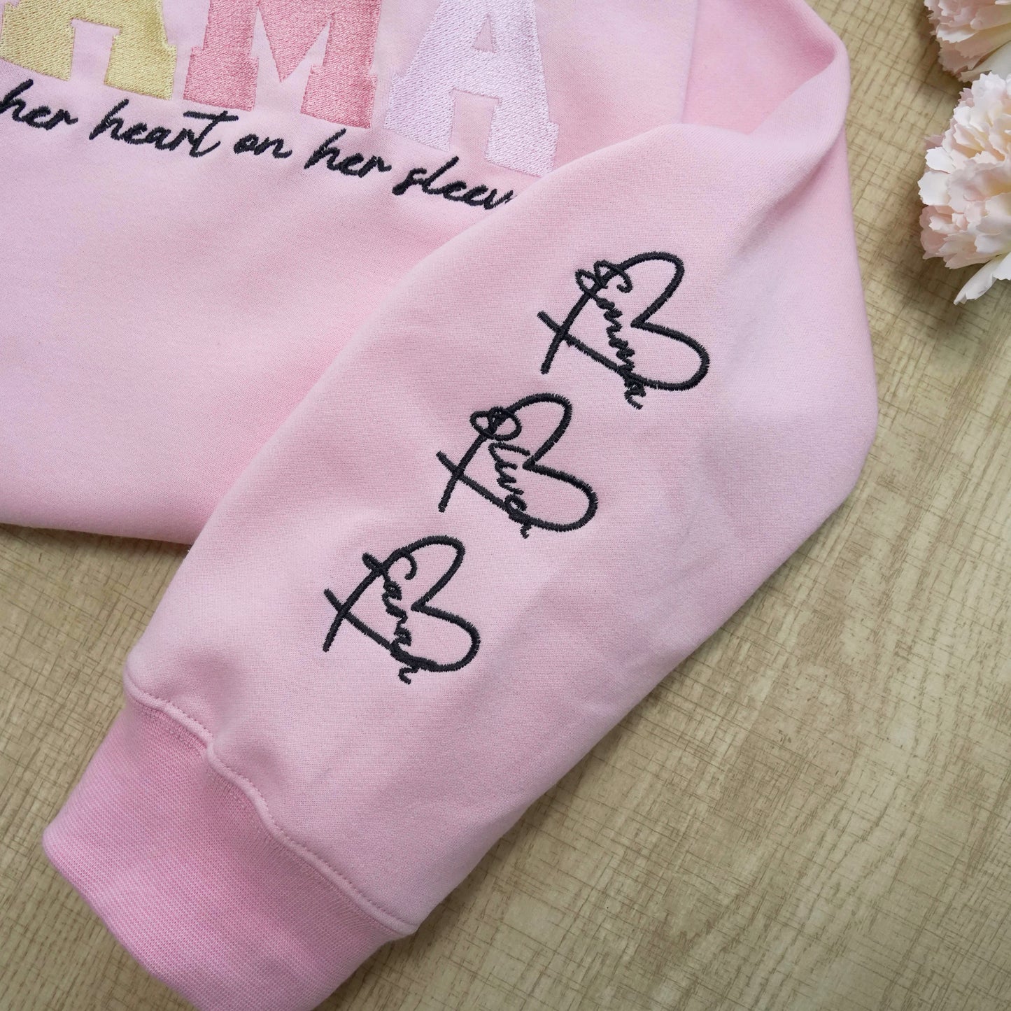 💖刺繍入り「愛は袖に宿る」Tシャツ/スウェット/パーカー 〜ママの愛情を形にした、世界で一つだけの贈り物