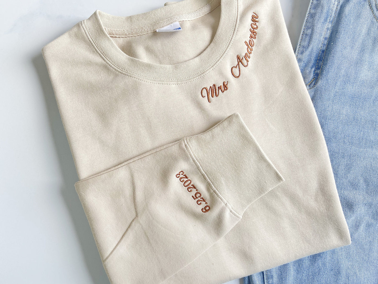襟に刺繍名スウェットシャツパーカー刺繍カレッジカップルマッチングパーカークルーネック女子学生クラブ記念日ギフト
