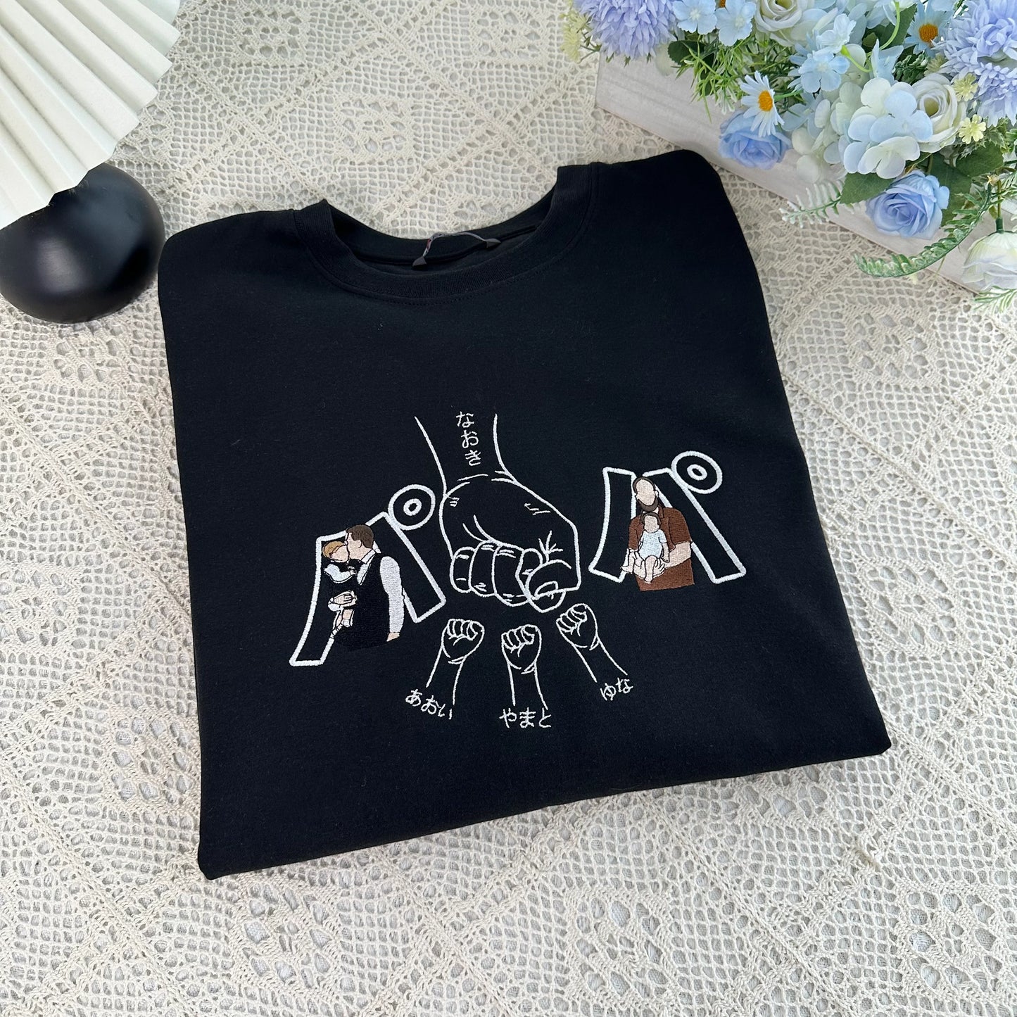 フルカラー写真入り・カスタム刺繍「フィストバンプ」父の日スウェットシャツ —— お父さんや祖父母への、心温まる贈り物