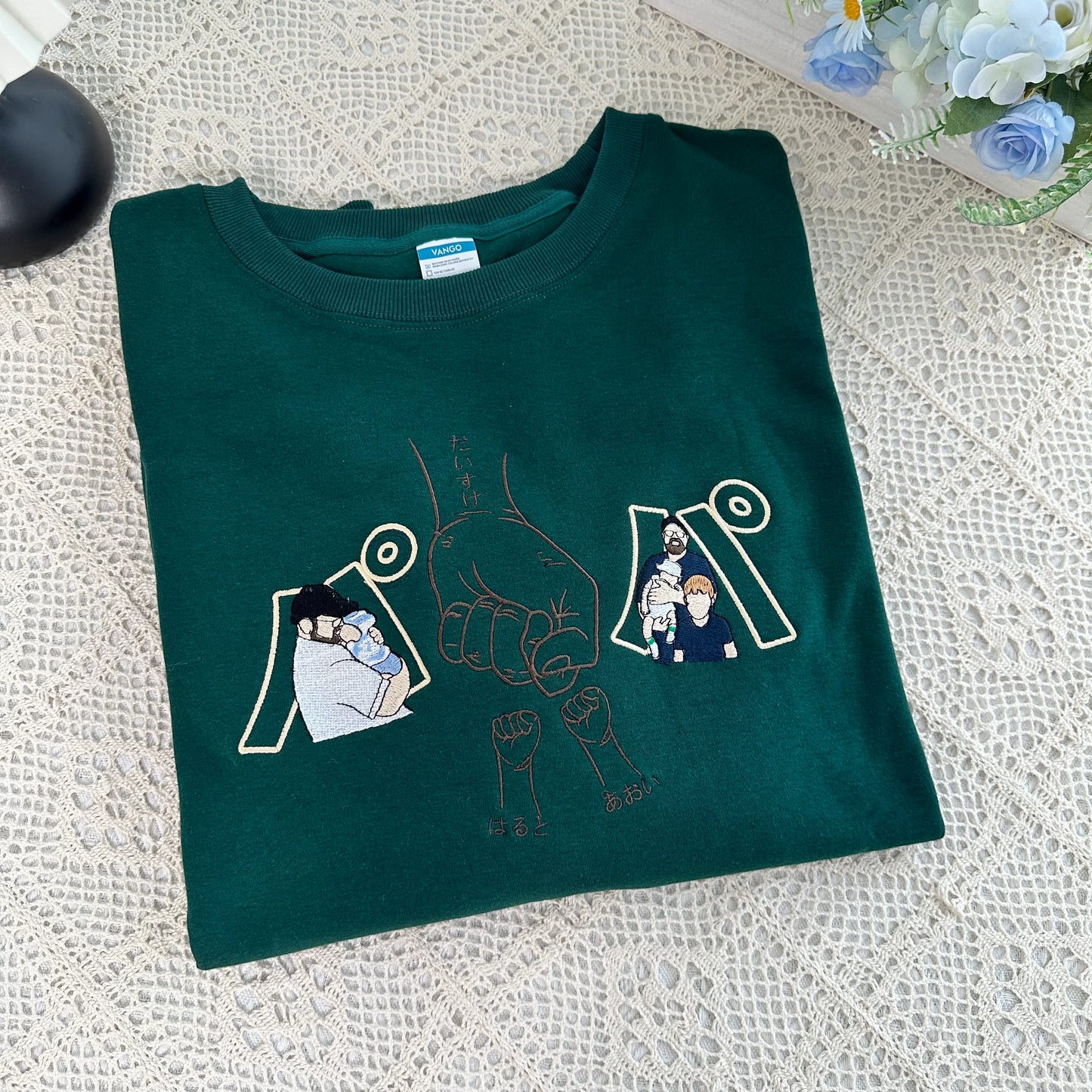 フルカラー写真入り・カスタム刺繍「フィストバンプ」父の日スウェットシャツ —— お父さんや祖父母への、心温まる贈り物