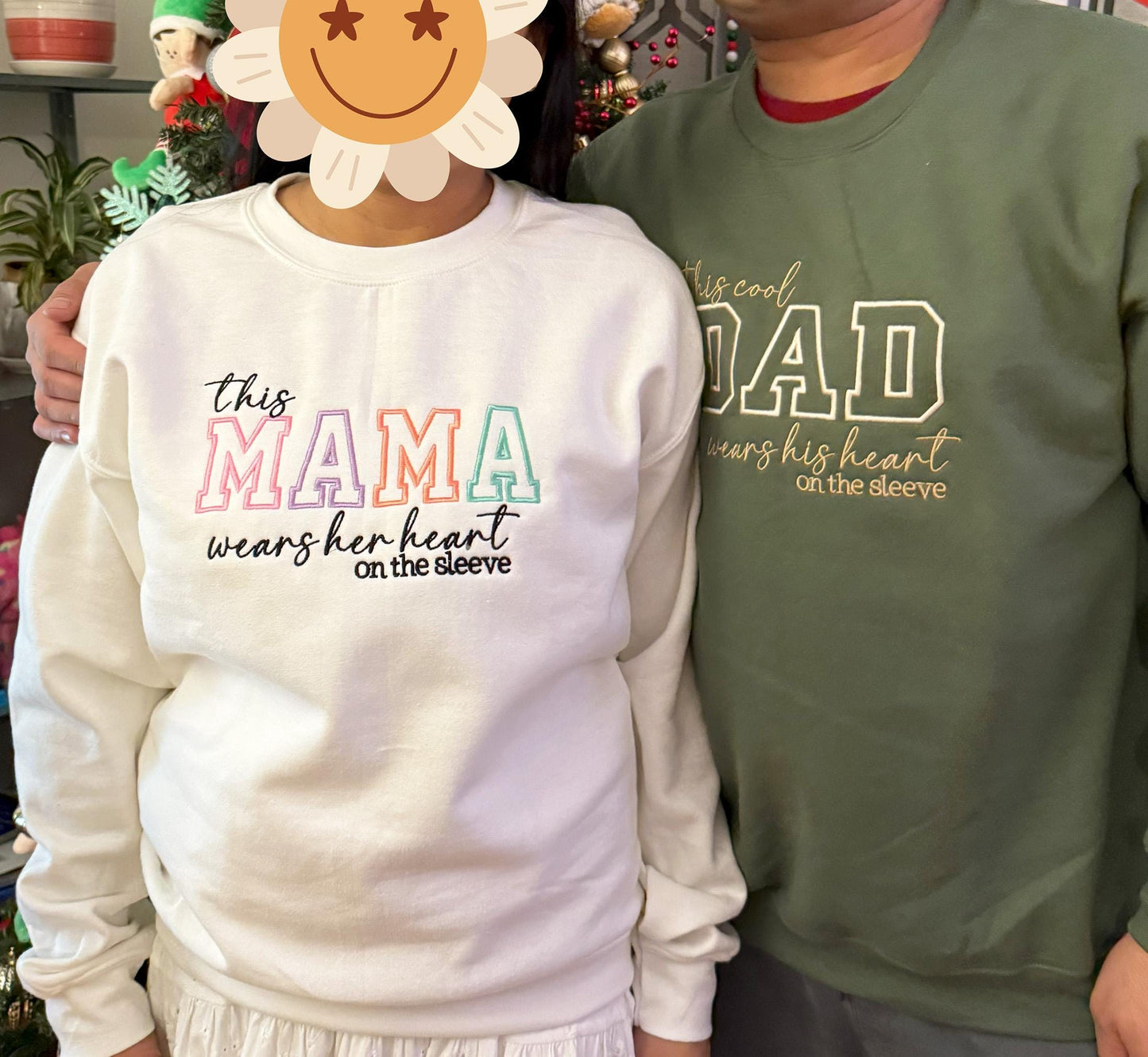 母の愛を袖に刺繍 - カスタム刺繍Tシャツ＆クルーネックパーカー 母の日ギフト