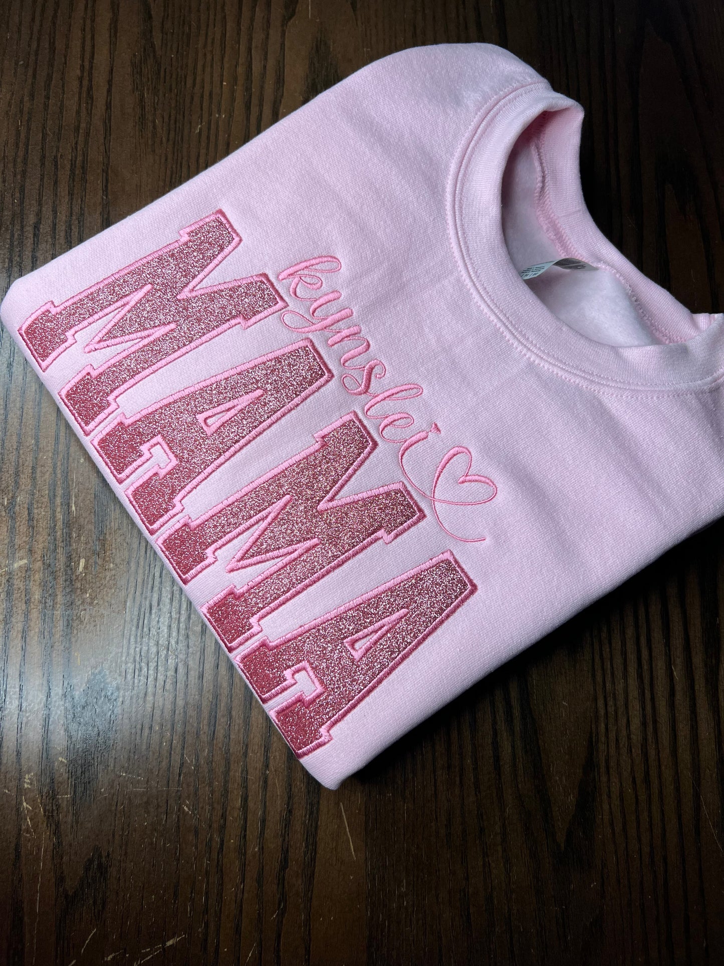 キラキラ輝く「MAMA」スパンコール刺繍セーター ✨ママへの特別な贈り物に最適